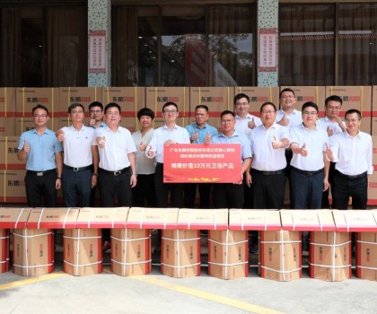 東鵬控股捐贈衛(wèi)浴產品助力泗綸鎮(zhèn)廁改項目