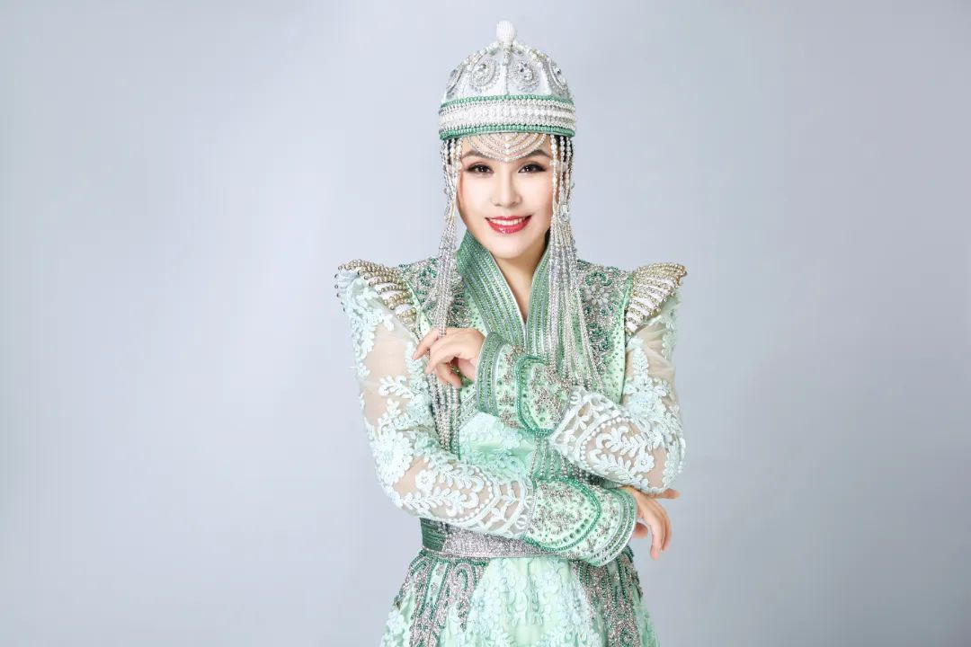 歌手烏蘭托婭助陣！浪鯨衛(wèi)浴總裁明星雙簽售長春站活動火熱進行2.jpg