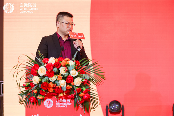 3旭日集團(tuán)副總經(jīng)理、銷售運營中心總經(jīng)理周浩敬.JPG